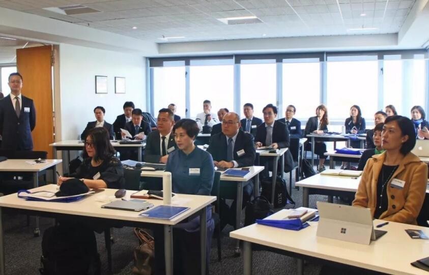 運(yùn)動(dòng)場(chǎng)